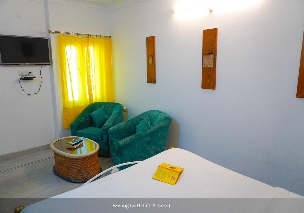 Moustache Udaipur Hostel ภายนอก รูปภาพ
